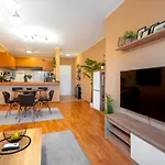 Cosy Green Apt Close To Macedonia Square
