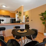 Cosy Green Apt Close To Macedonia Square