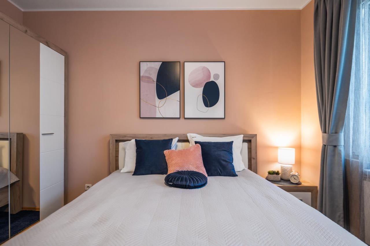 Apartemen Cosy Apt Close To Macedonia Square Sofia